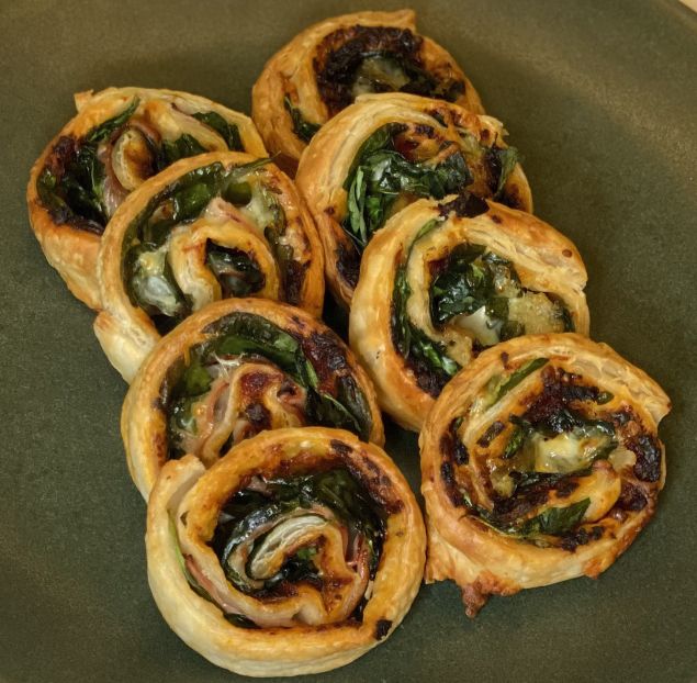 Spinach, Cheese and Sundried Tomato Scrolls