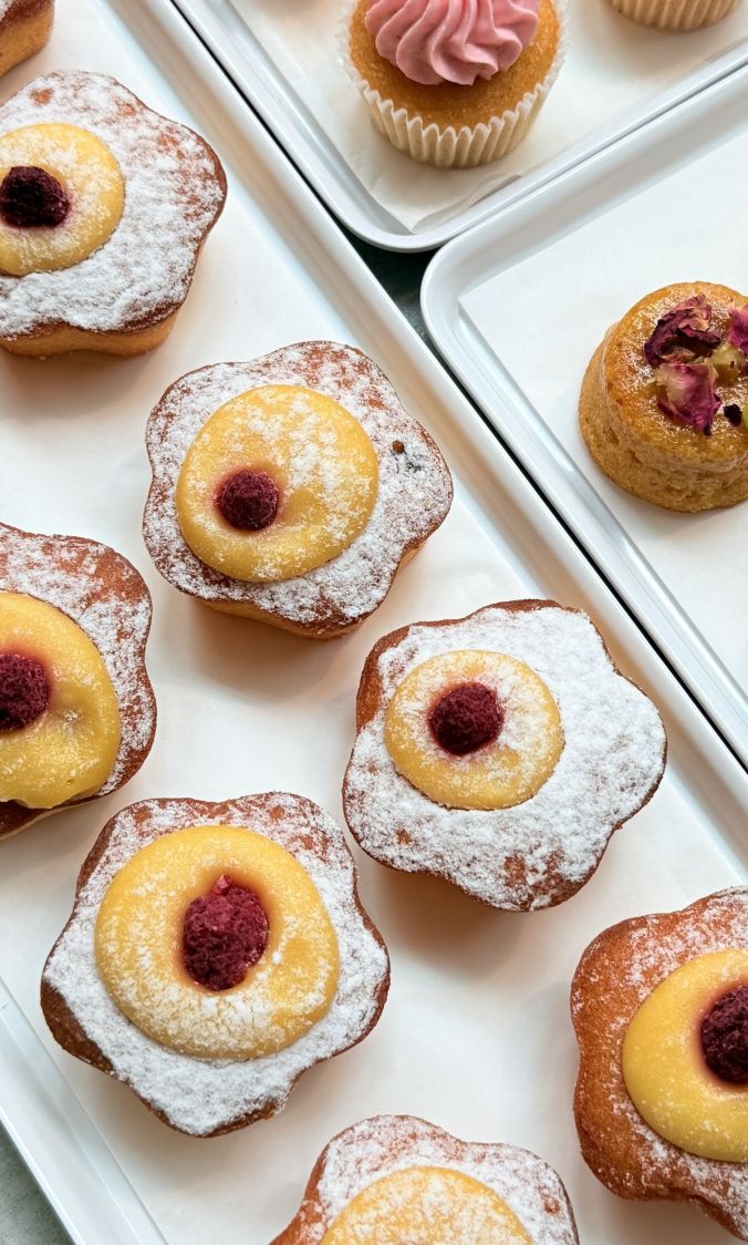 Mini Raspberry & Passionfruit Cake box